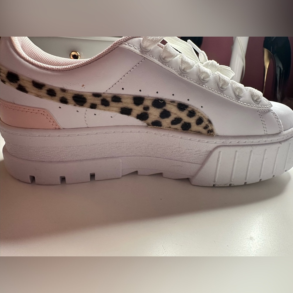 Puma Women's White and Light Pink Sneakers - Picture 4 of 11